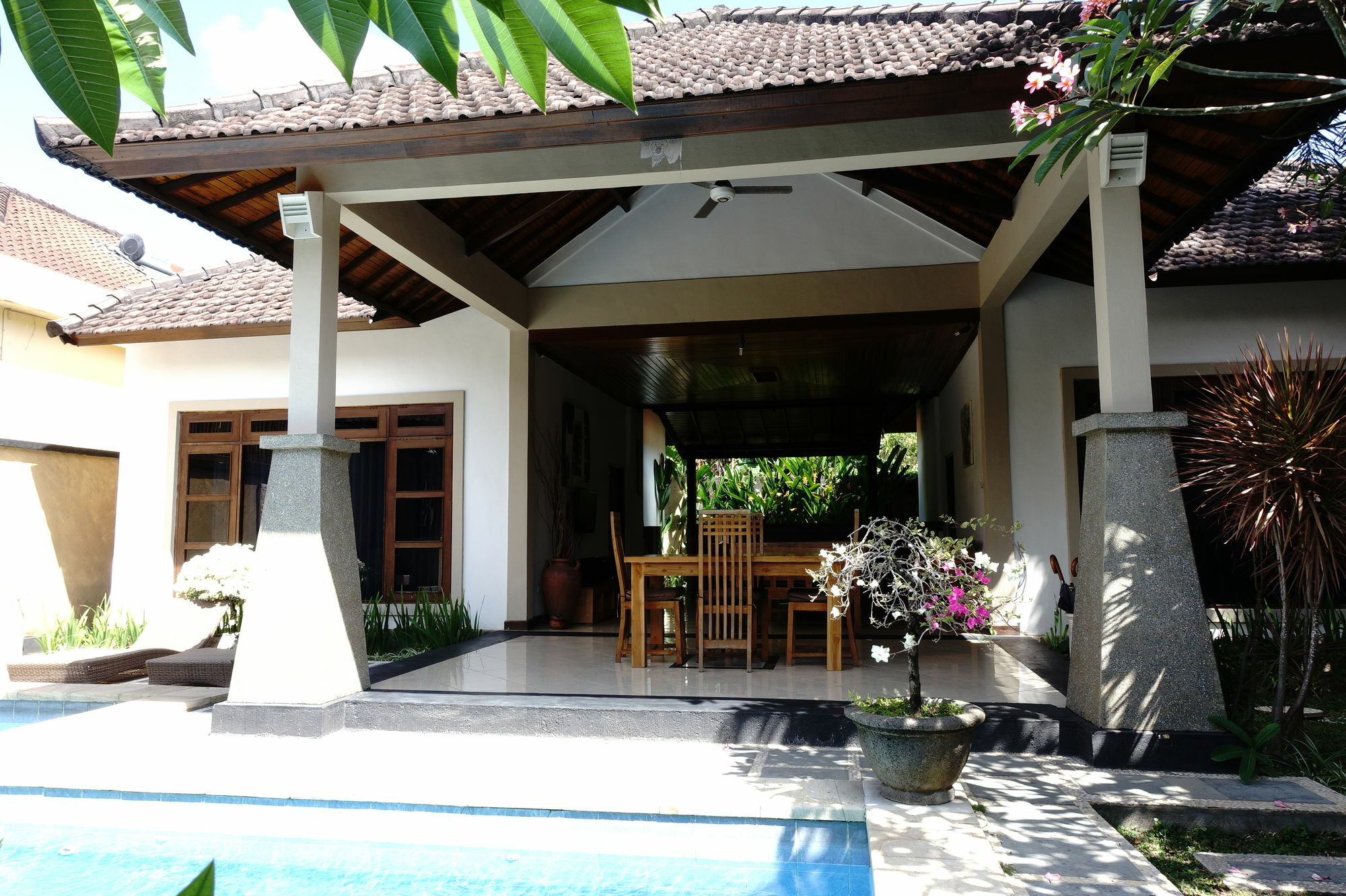 Gracia Bali Villas & Apartment Seminyak Esterno foto
